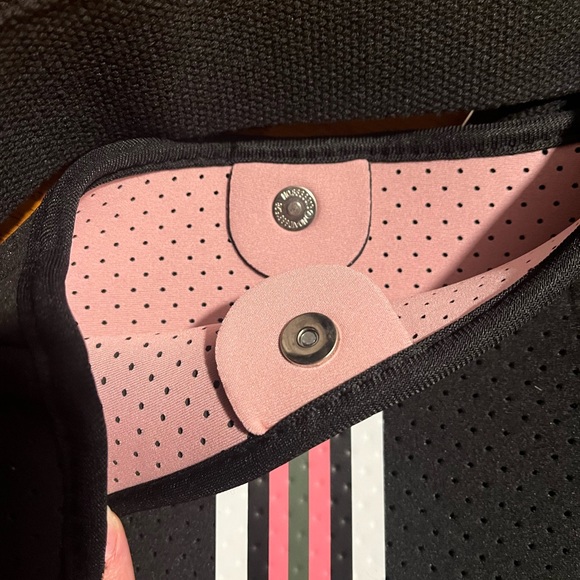 NWOT Ahdorned Neoprene Crossbody Bag - Picture 6 of 7